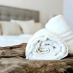 Sunlife Santa Clara 4bed Luxury Apartment
