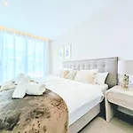 Sunlife Santa Clara 4bed Luxury *